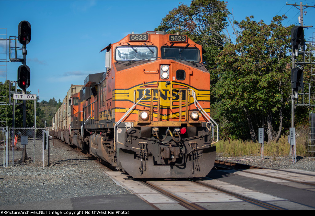 BNSF 5623